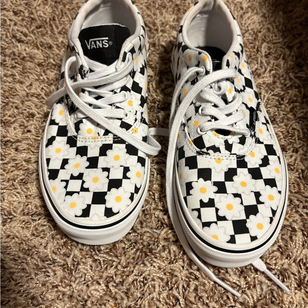 NEW Vans Kids Black and White Checkered Sneakers with Daisies